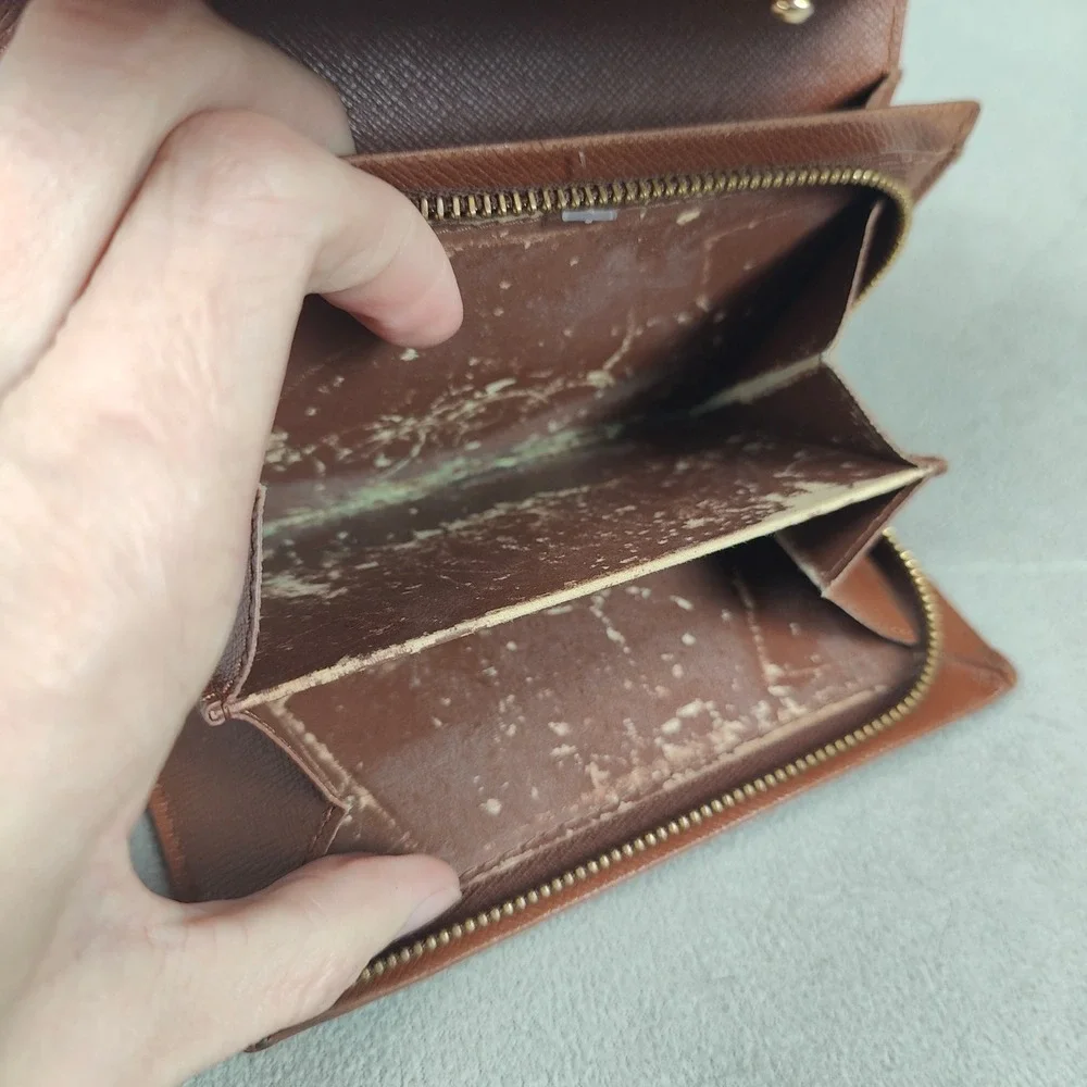 Louis Vuitton Monogram Tresor Wallet Brown Womens Bifold‎ Luxury Pre-owned FLAWS